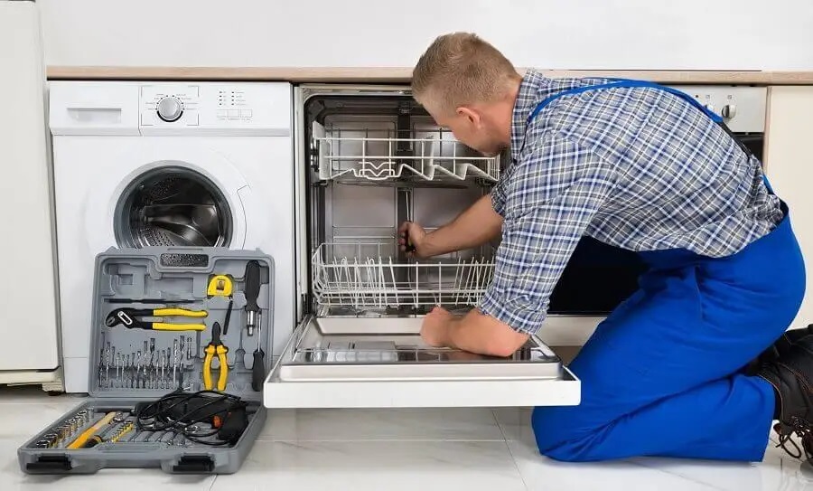 Akyurt Siemens servisi teknisyen ekibi beyaz eşya tamiri yaparken